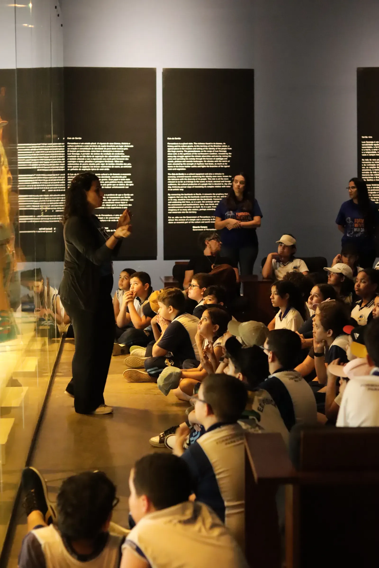Apresentação musical com estudantes