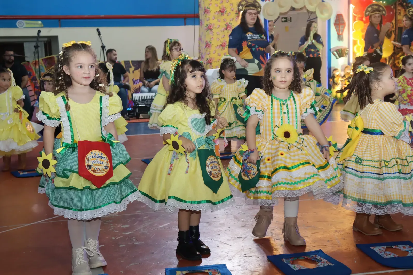 Apresentação cultural com estudantes do colégio