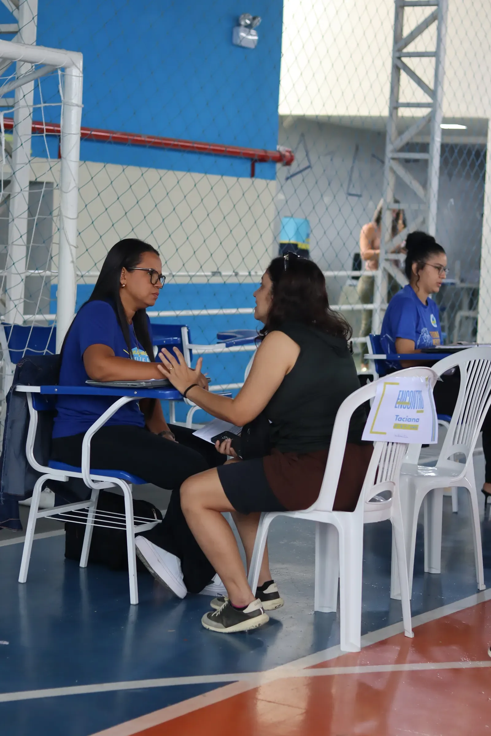 Estudantes participando de atividades em sala